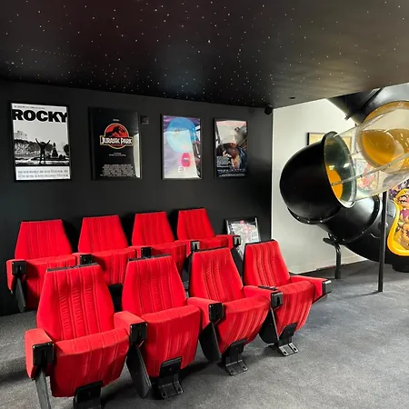 Capsule Cine Glisse - Cinema - Balneo - Garage * روبيه